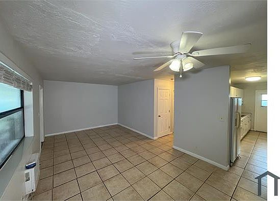 4th image of 325 NW 15th St APT 7