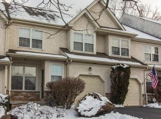 108 Green Valley Cir, Dresher, PA 19025