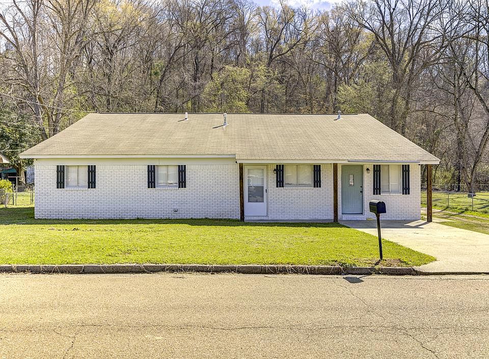1st image of 303 Blake Dr