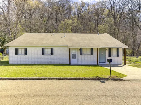 303 Blake Dr, Vicksburg, MS 39183