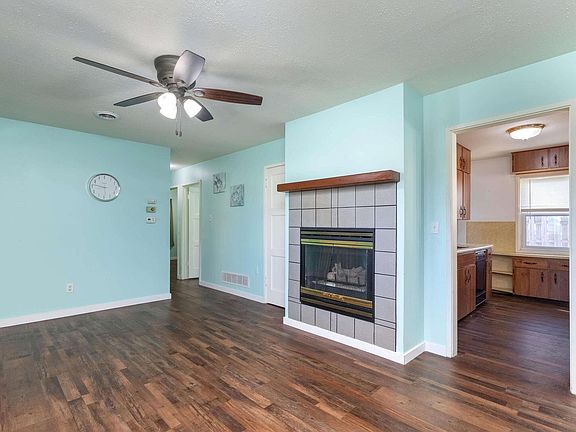 4th image of 2115 W 70th St
