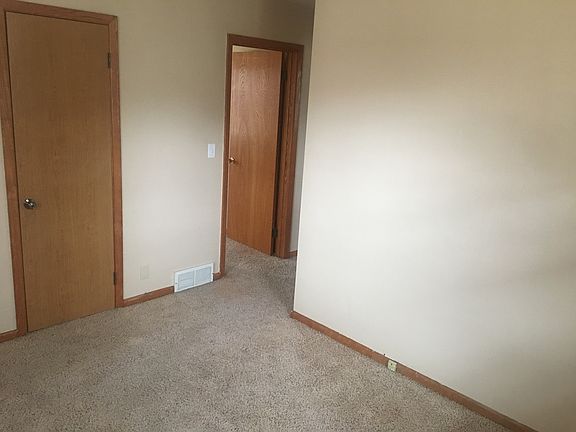 4th image of 1112 Fairlane Ave