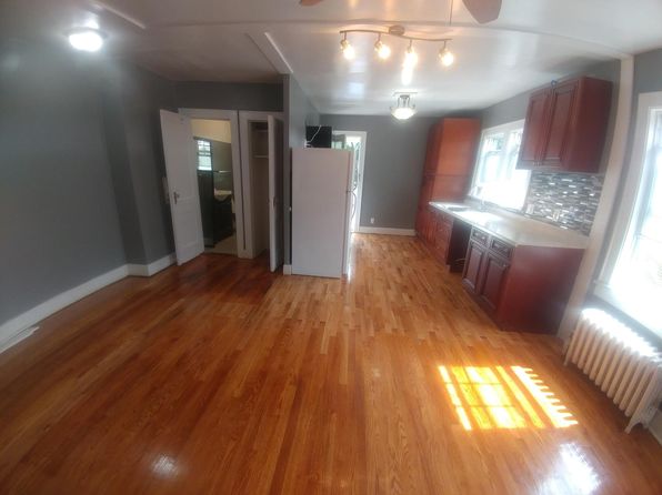 152 Manning Blvd APT 3