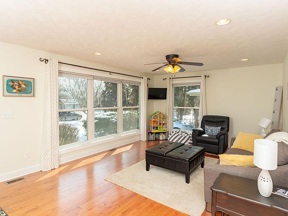 5th image of 16646 E Eunice St