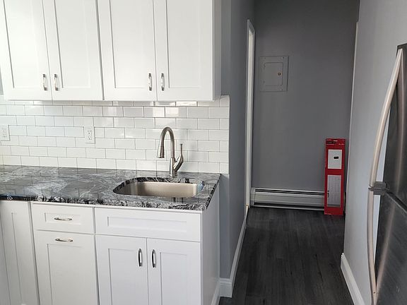 3rd image of 185 Midland Ave APT 3