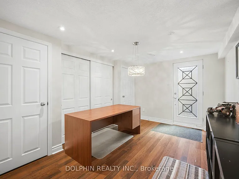 1090 Vanier Dr — Photo 36