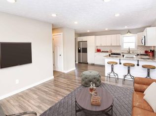 907 East Dr, Sheffield Lake, OH
