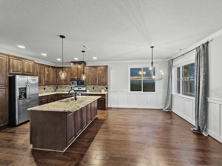 7615 Applegate Dr — Photo 10