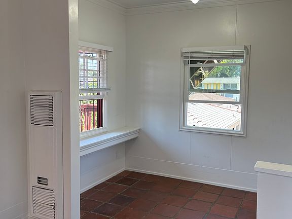 4th image of 4429 1/2 North Ave #44291/2