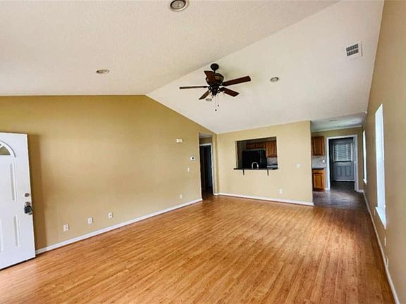 4th image of 153 Crest Pointe