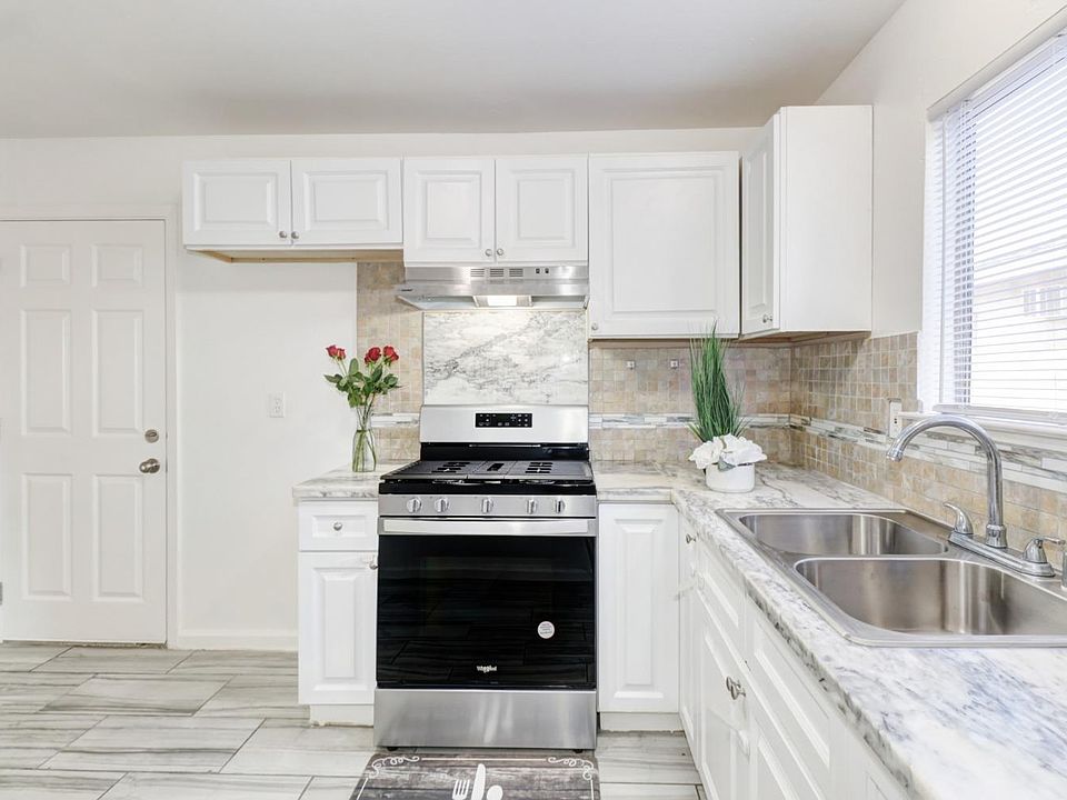 1st image of 6829 Cherrywood Cir
