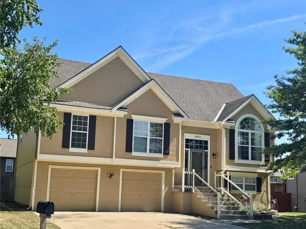 18513 Juniper St, Gardner, KS 66030