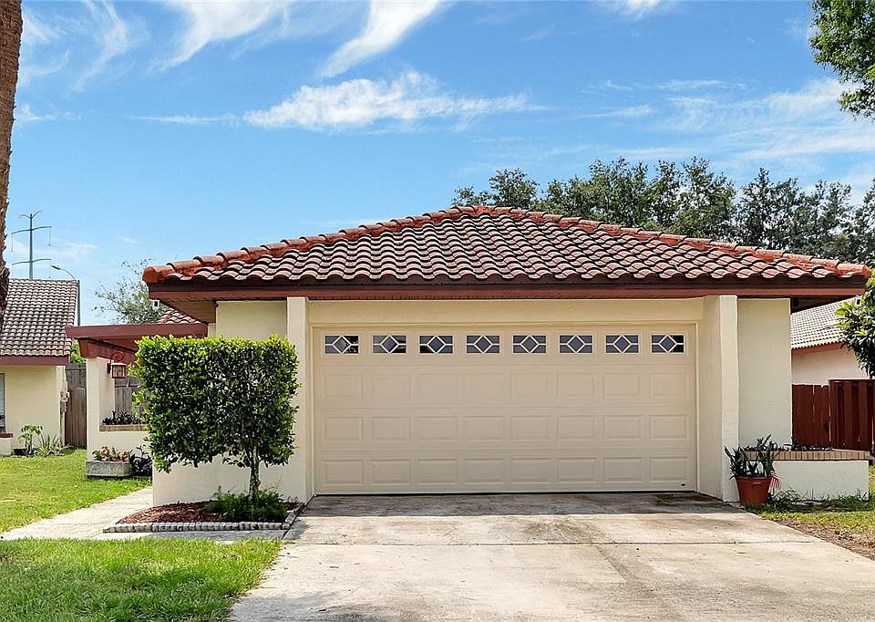 1st image of 2227 Greenview Cir