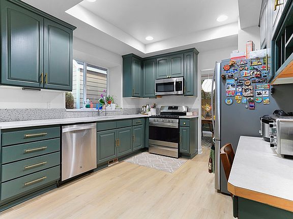 New Stove and Oven range in the Kitchen