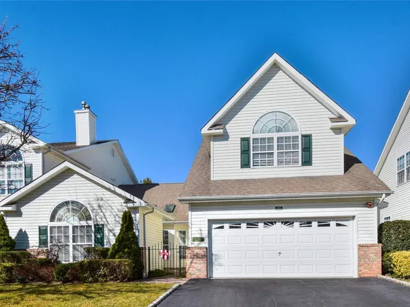 11 Peters Path #11, Mount Sinai, NY 11766