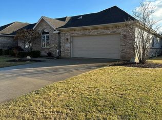 1615 Treetop Pl, Bowling Green, OH 43402