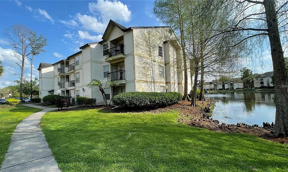 1932 Lake Atriums Cir #81