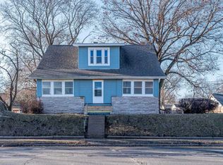 1320 11th St, Rock Island, IL