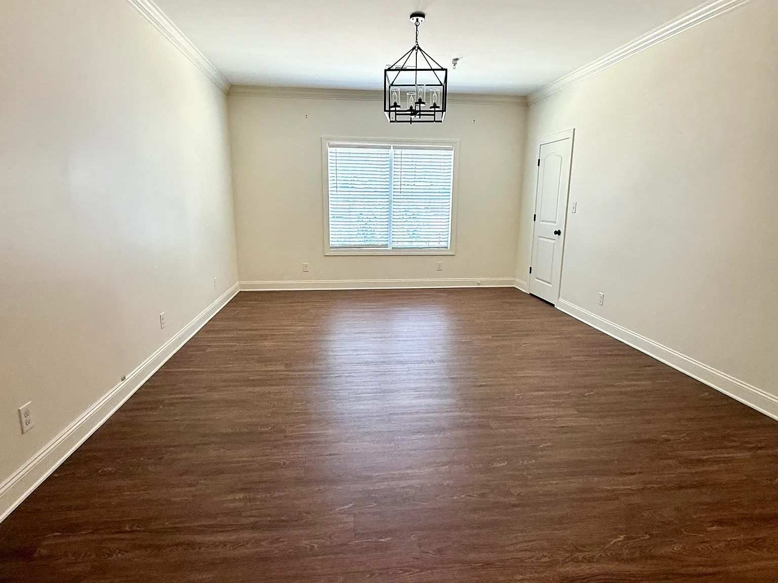 2 bed, 1200 sqft, $1,600 — Photo 2