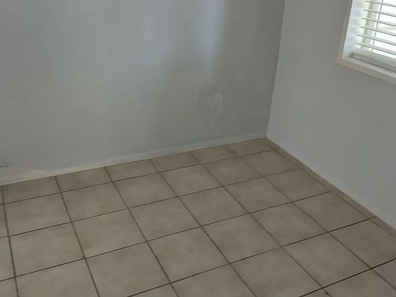 3rd image of 1340 W Hatcher Rd