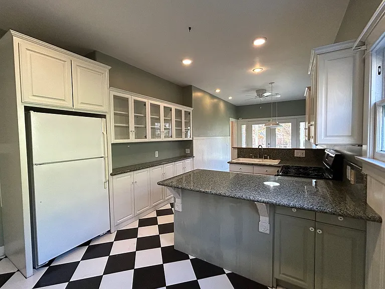 14 Grant St — Photo 12