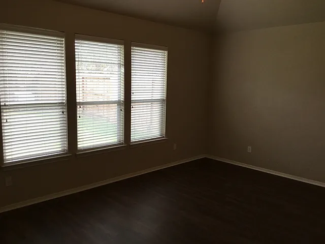 1016 Brazos Ct — Photo 5
