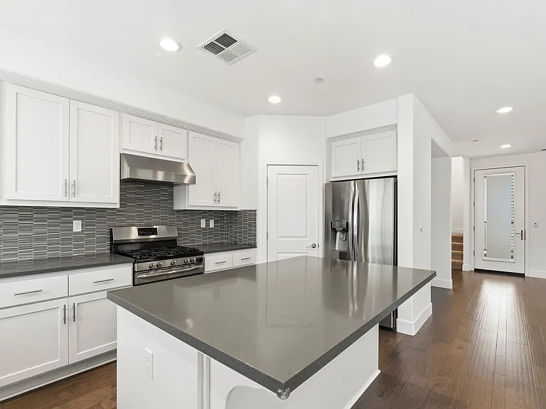 1475 Latitudes Way — Photo 3