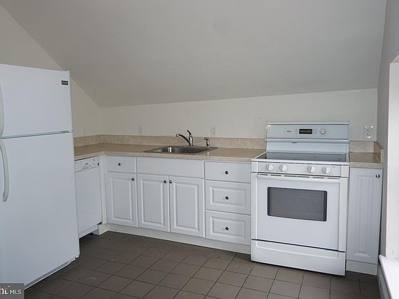 4th image of 320 E Lancaster Ave