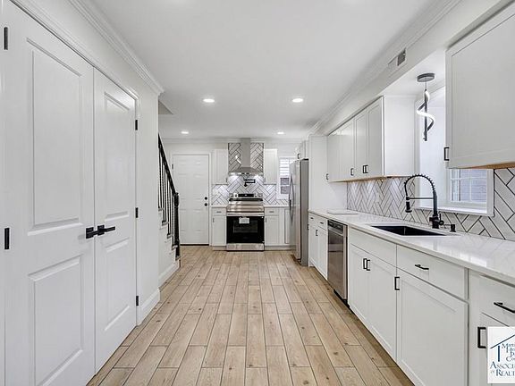 4th image of 41 Cedarwood Ct