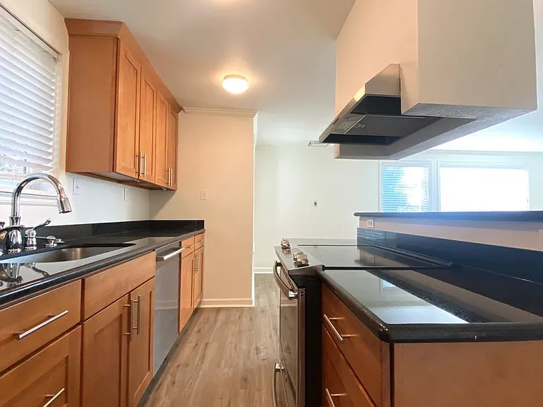 1410 W Raye St — Photo 9