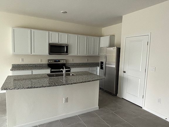 3rd image of 11150 Crescent Deer Dr