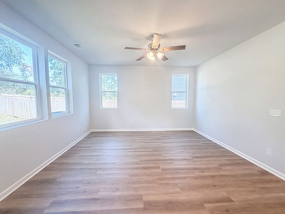 3rd image of 133 Timber Crest Trl