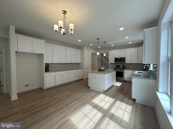 3rd image of 61 Kay Chiarello Way