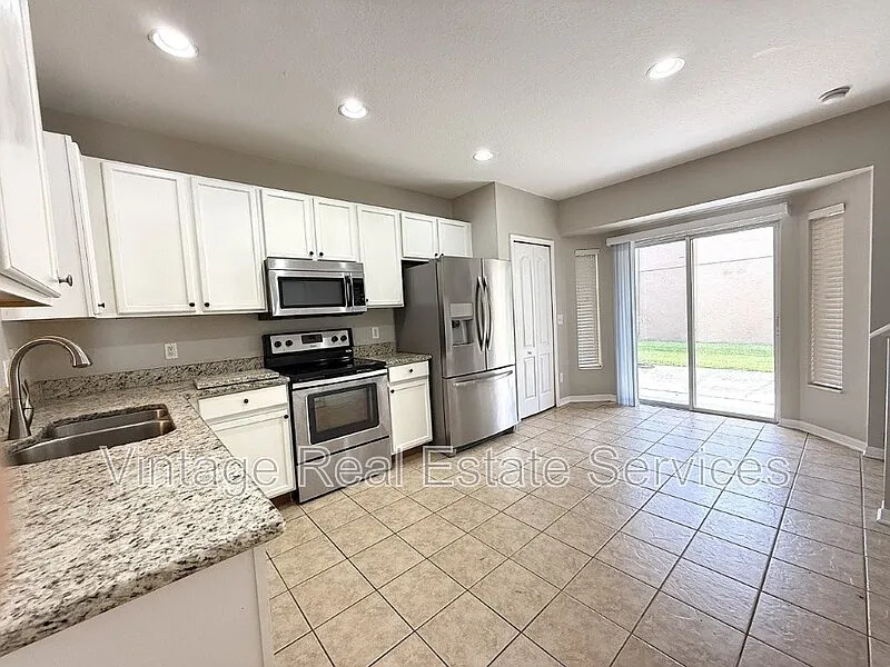 2 bed, 2.5 bath, $1,800 — Photo 4