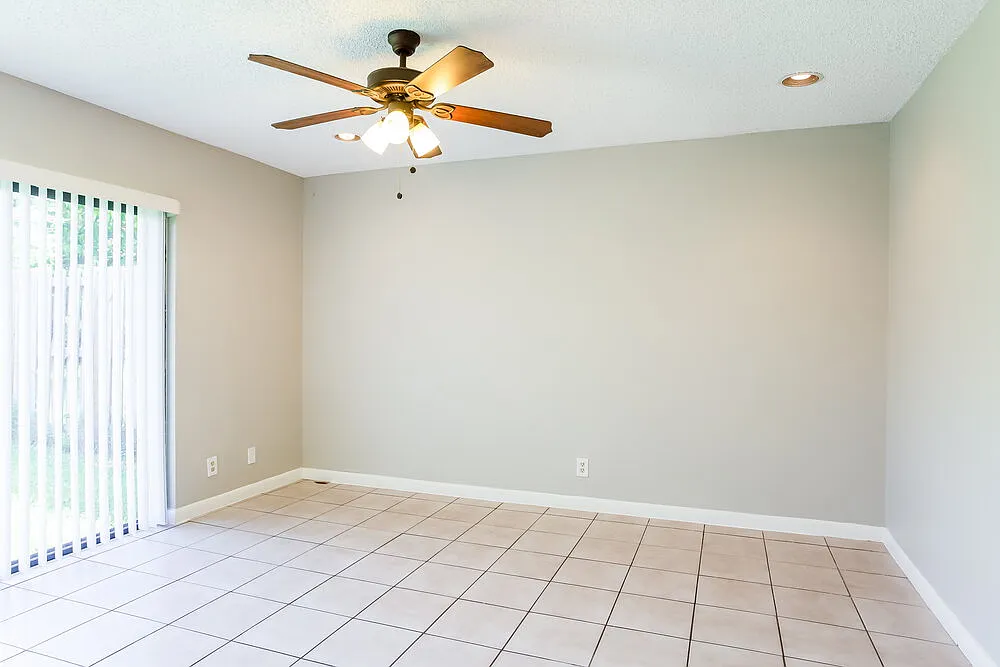 3 bed, 2.0 bath, 1592 sqft, $4,630 — Photo 2
