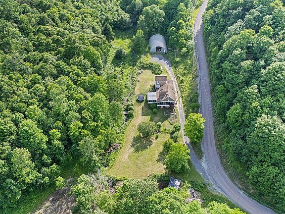 2nd image of 1030 Bethel Hollow Rd