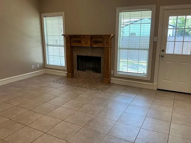3 bed, 2.0 bath, 1758 sqft, $2,600 — Photo 3