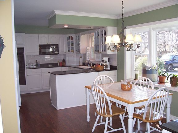 Kitchen/Breakfast Area