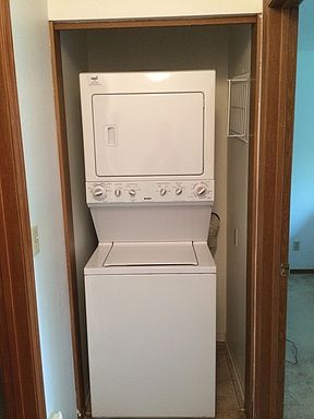5th image of 1062 Evergreen St #6