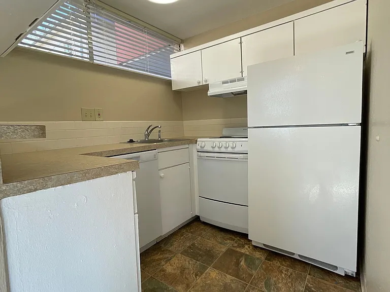 Residence at Governors Park — Photo 34