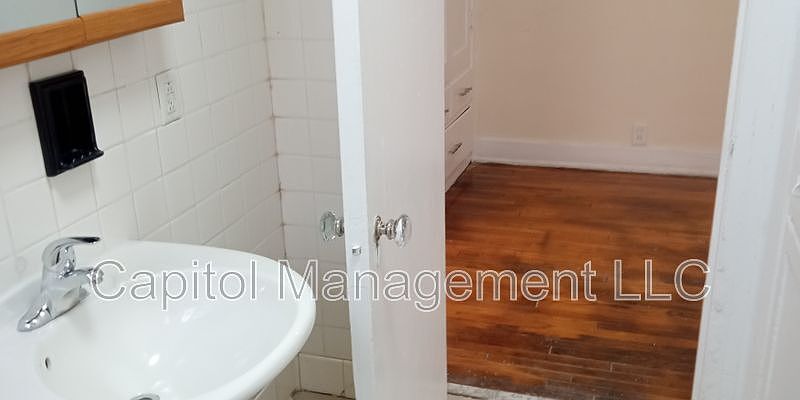 1st image of 427 Seymour Ave APT 102