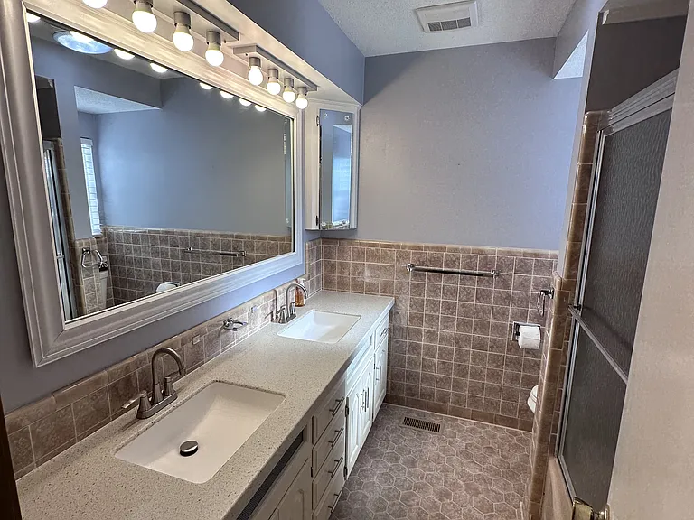 5912 N Sterling Dr — Photo 23
