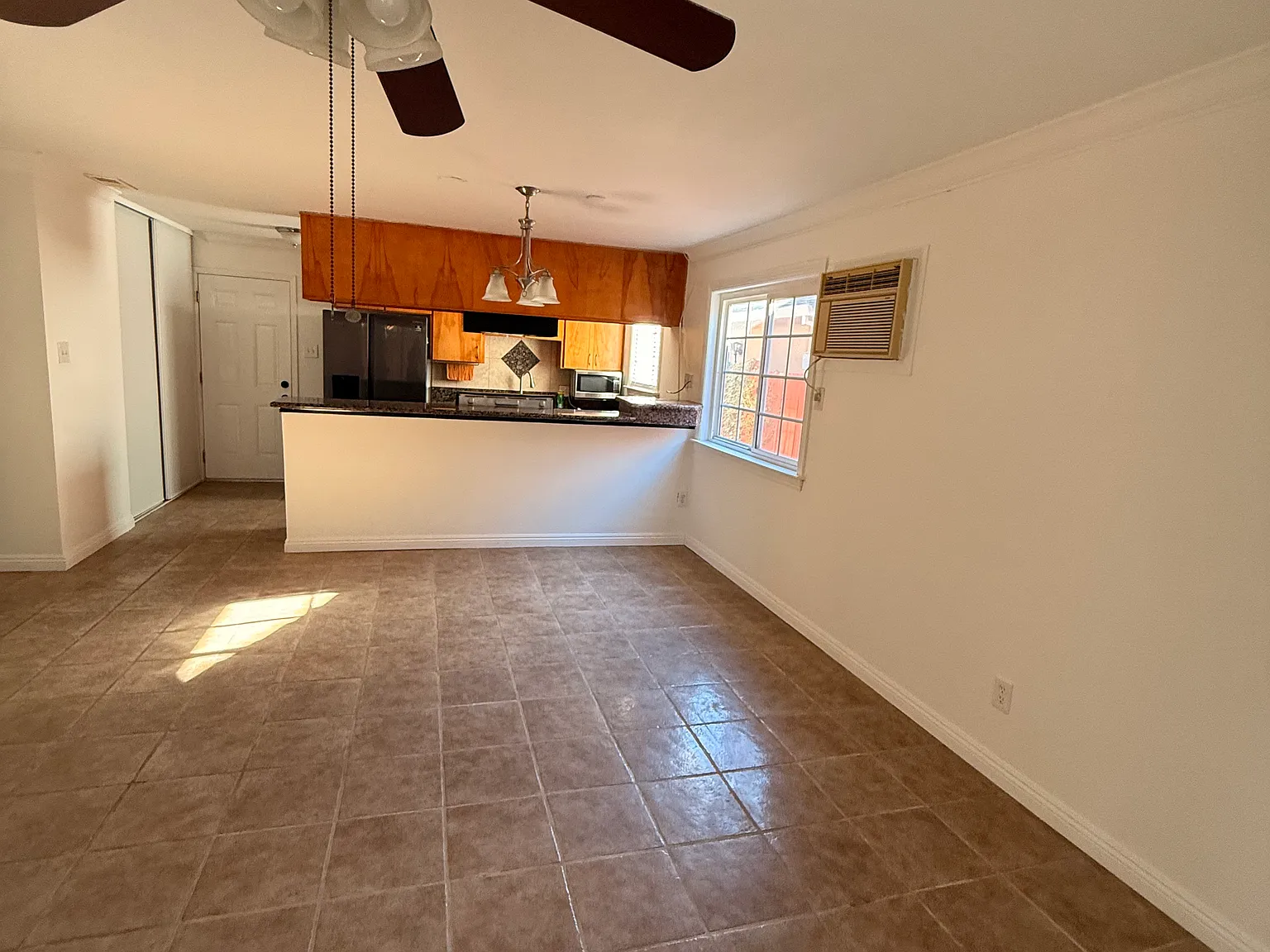 4 bed, 1239 sqft, $2,800 — Photo 4