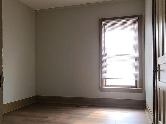 5th image of 194 Altruria St Floor 2