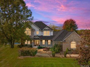 3680 Black Eagle Dr, Howell, MI 48843
