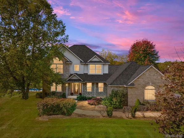 3680 Black Eagle Dr, Howell, MI 48843