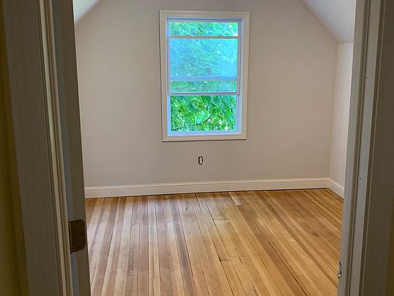 4th image of 152 Butler St Unit 2