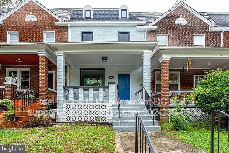 304 Madison St NW photo 1