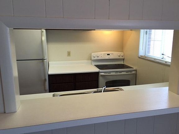 3rd image of 938 Ludlow Ave APT 7