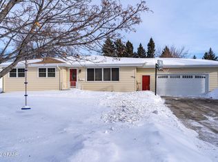 1910 River Rd NW, East Grand Forks, MN 56721